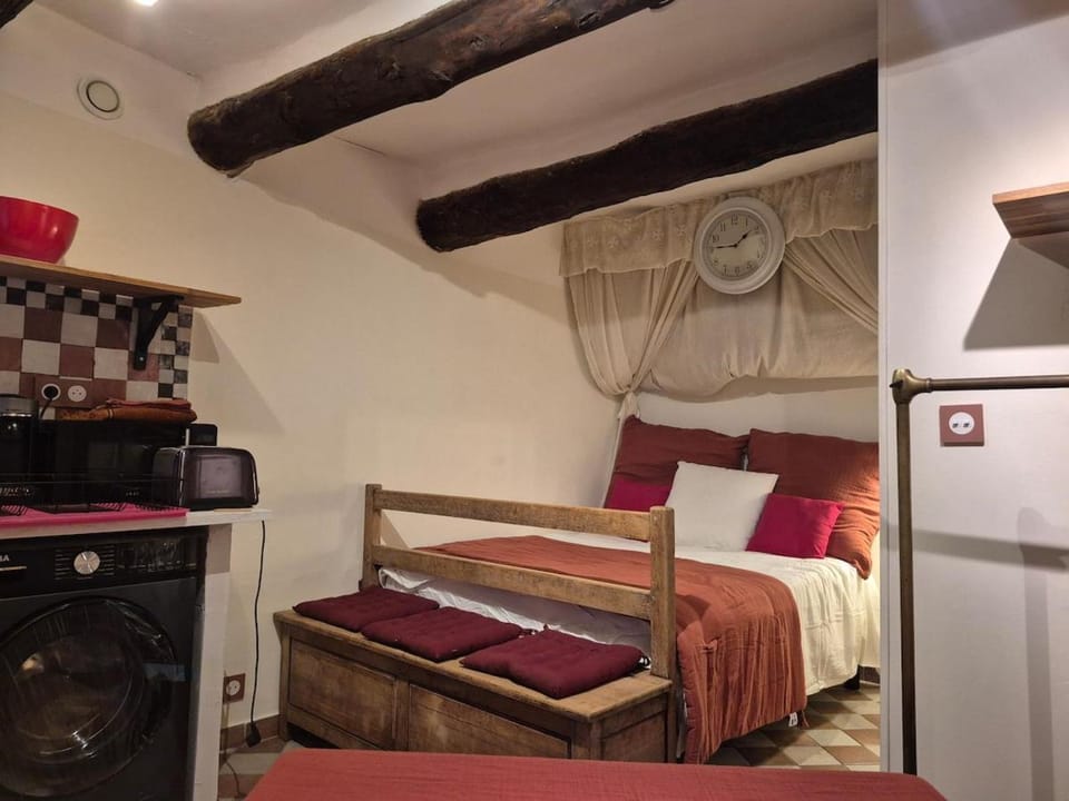 Studio in historic center Apartment in Aix-en-Provence