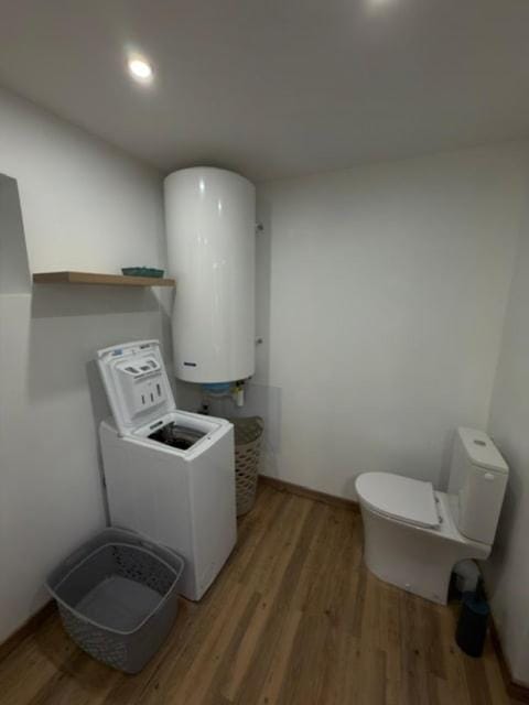 Toilet, Bathroom, washing machine