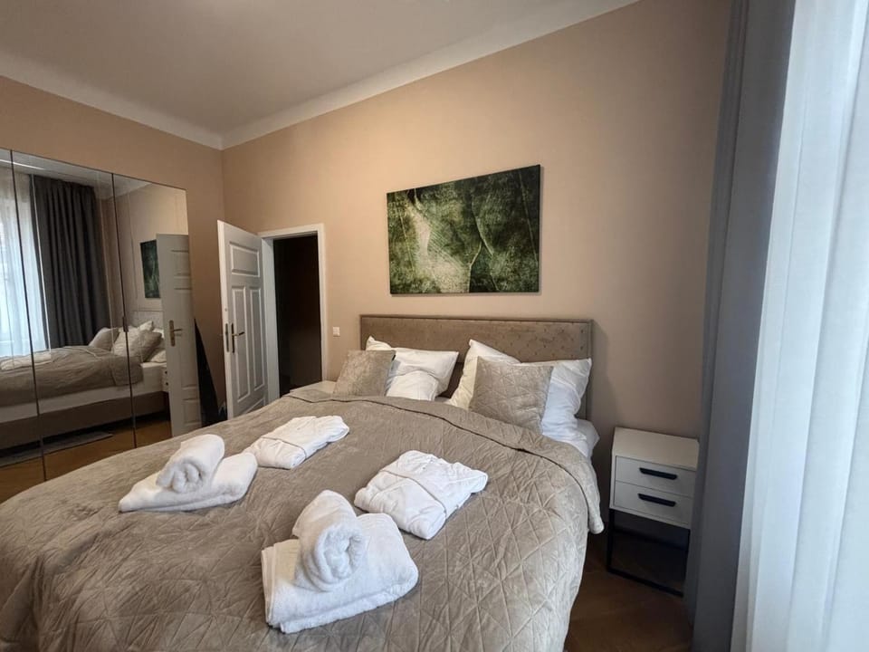3 BDR - Apartment Treasure, in Vienna's Center Apartment in Vienna