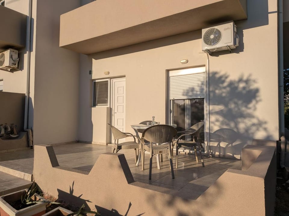 View (from property/room), Balcony/Terrace, Dining area