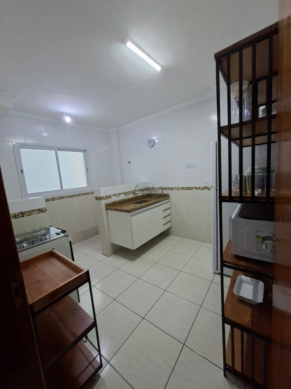 Apto Lindo com churrasqueira, 1 vaga, elevador próximo a praia na Guilhermina todos comércios perto Apartment in State of São Paulo