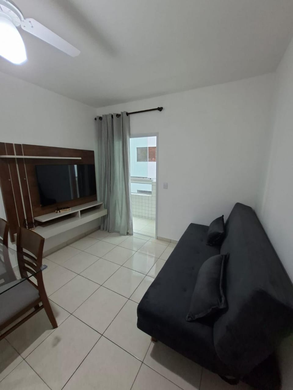 Apto Lindo com churrasqueira, 1 vaga, elevador próximo a praia na Guilhermina todos comércios perto Apartment in State of São Paulo