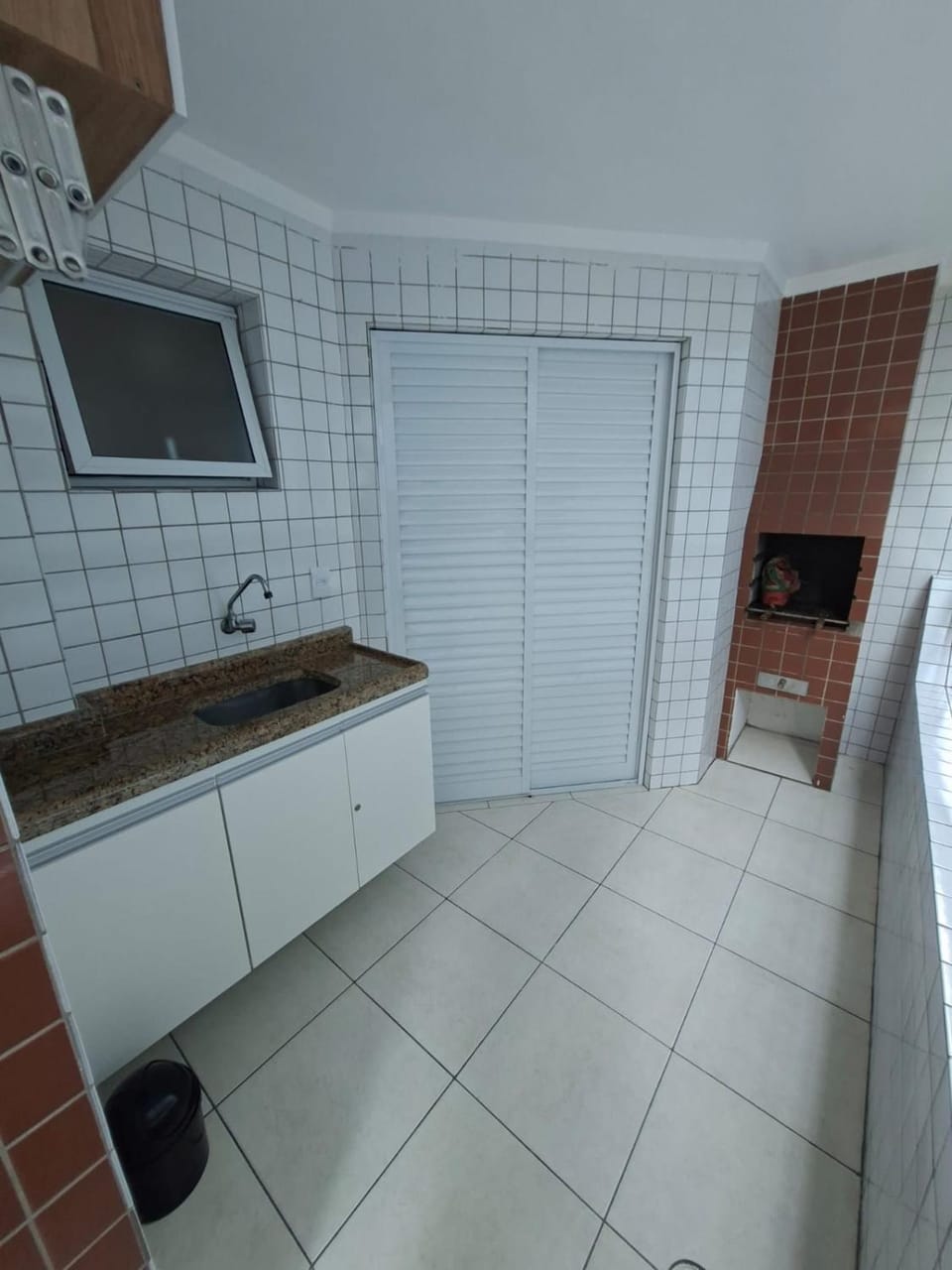 Apto Lindo com churrasqueira, 1 vaga, elevador próximo a praia na Guilhermina todos comércios perto Apartment in State of São Paulo