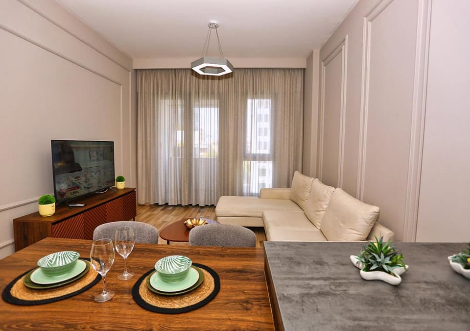 TV and multimedia, Living room, Food and drinks, Seating area, Dining area, Drinks