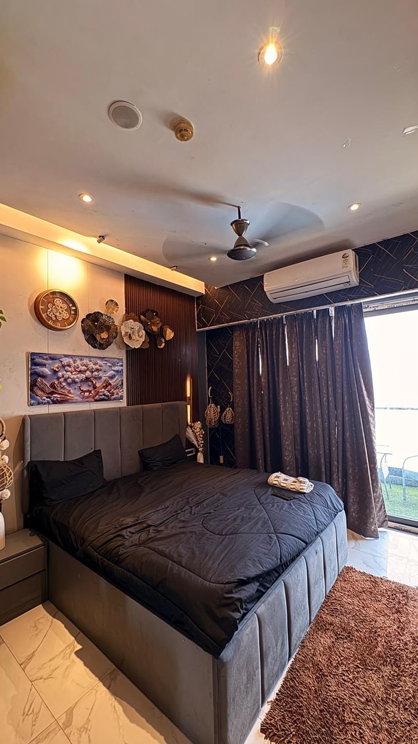 tHELUXENEXT Apartment in Noida