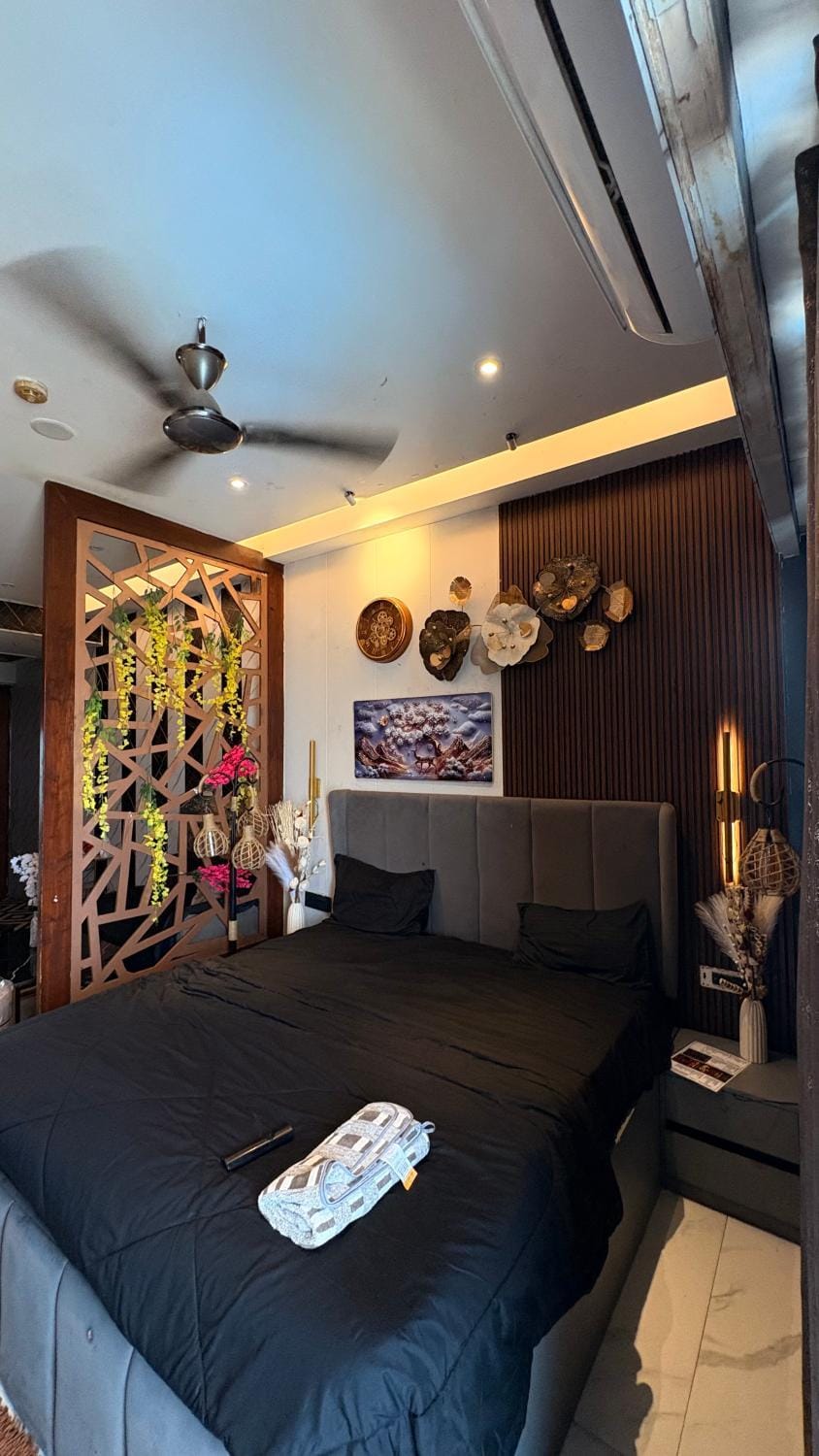 tHELUXENEXT Apartment in Noida