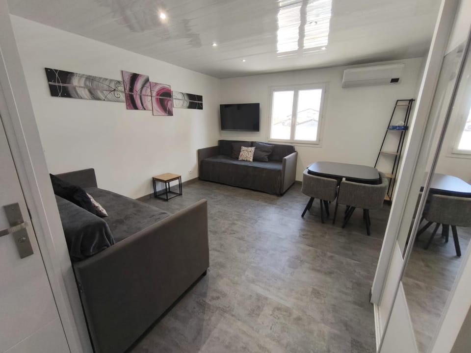 Studio privatif avec terrasse et parking Apartment in Albi