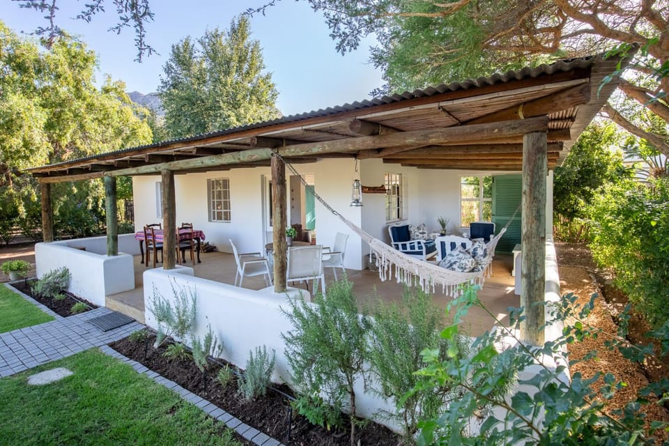 Property building, Patio, Garden, View (from property/room), Dining area, Garden view