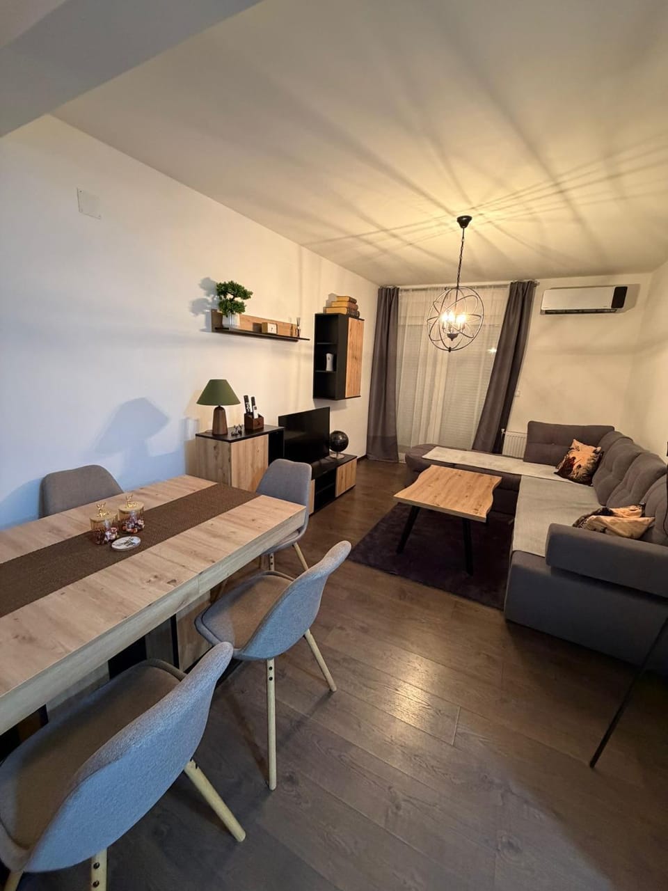 Living room, Seating area, Dining area, air conditioner