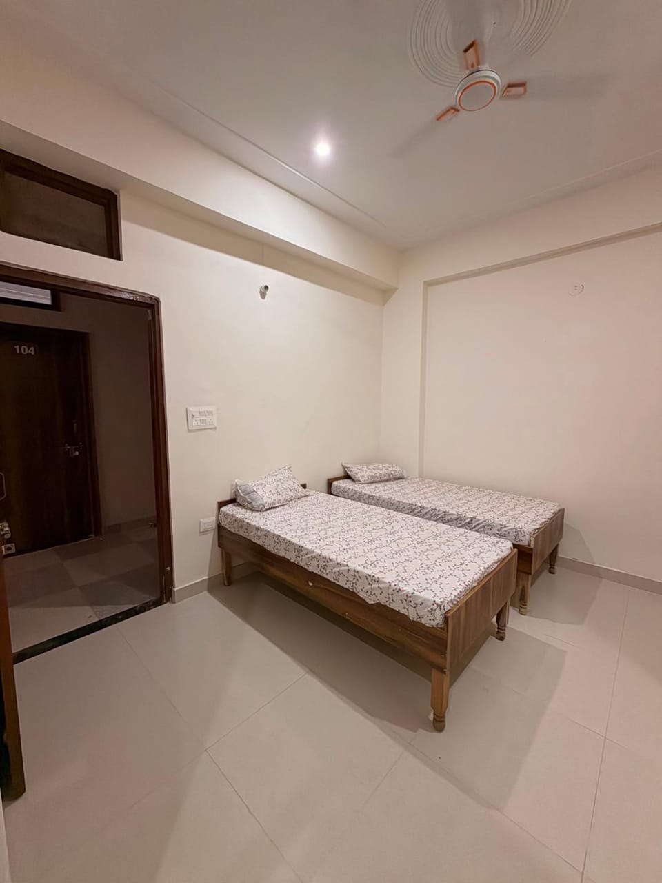 Casa Living Bed and Breakfast in Noida