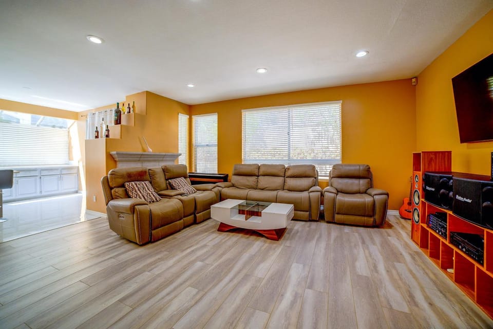Private Yard, Patio! Spacious Corona Extended Stay House in Corona