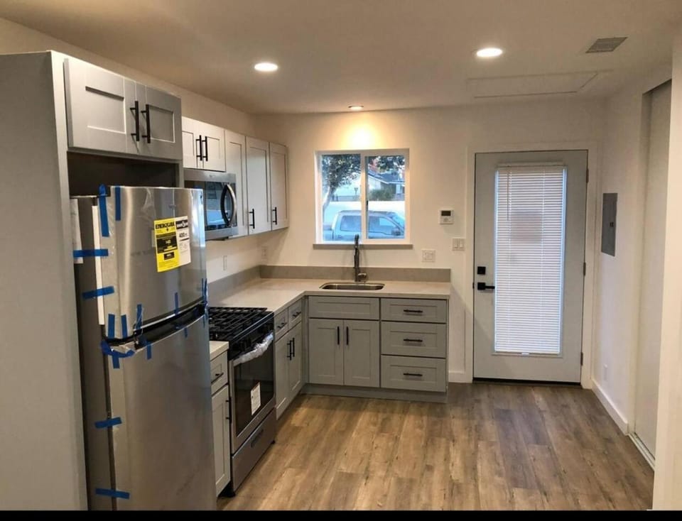 Furnished 1BR Guest House House in West Hills