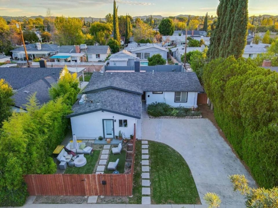 Furnished 1BR Guest House House in West Hills