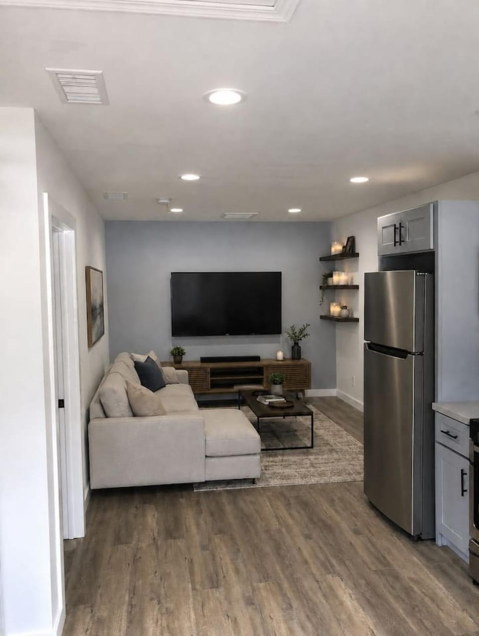 Furnished 1BR Guest House House in West Hills