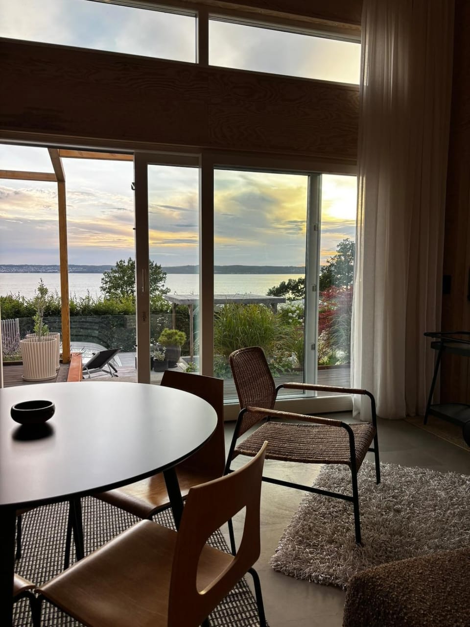 Living room, Dining area, Lake view