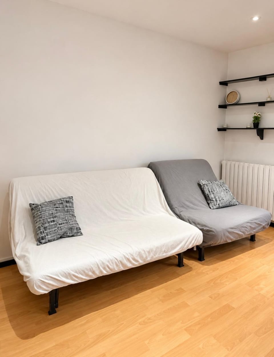 Bed, Living room