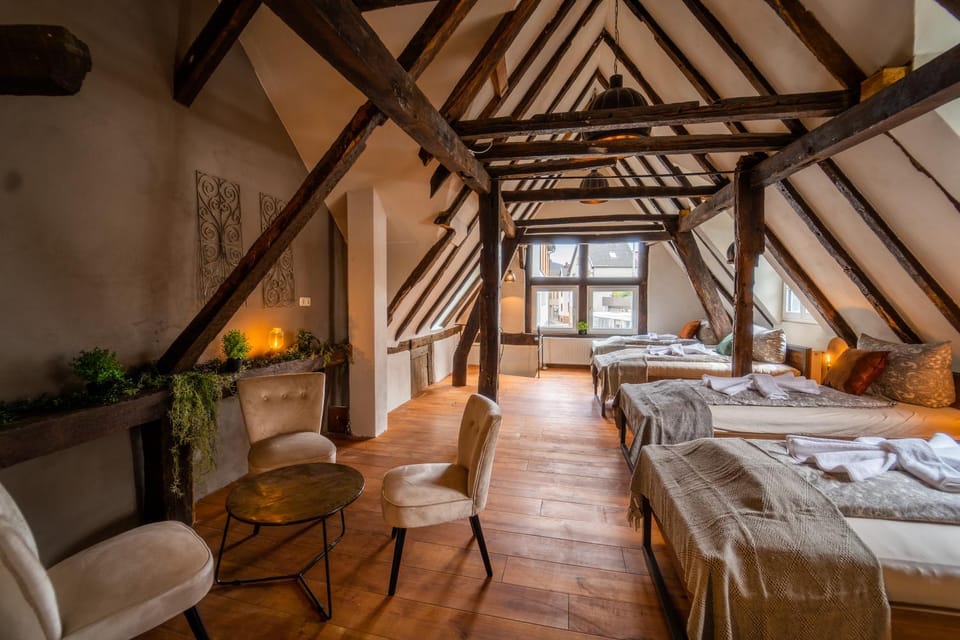 Bed, Photo of the whole room, Seating area, Bedroom, towels