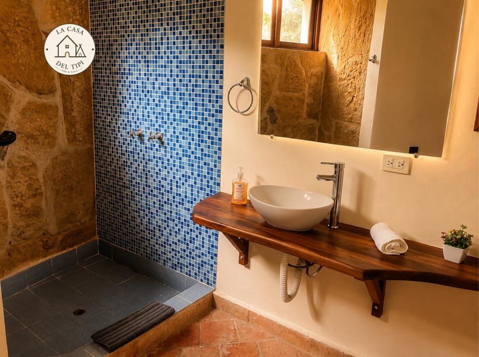 Shower, Bathroom, towels