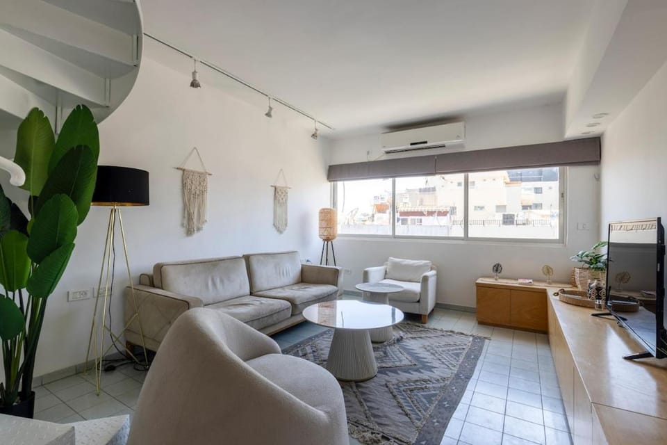 Ezra Hasofer Penthouse - Sea View Rooftop Apartment in Tel Aviv-Yafo