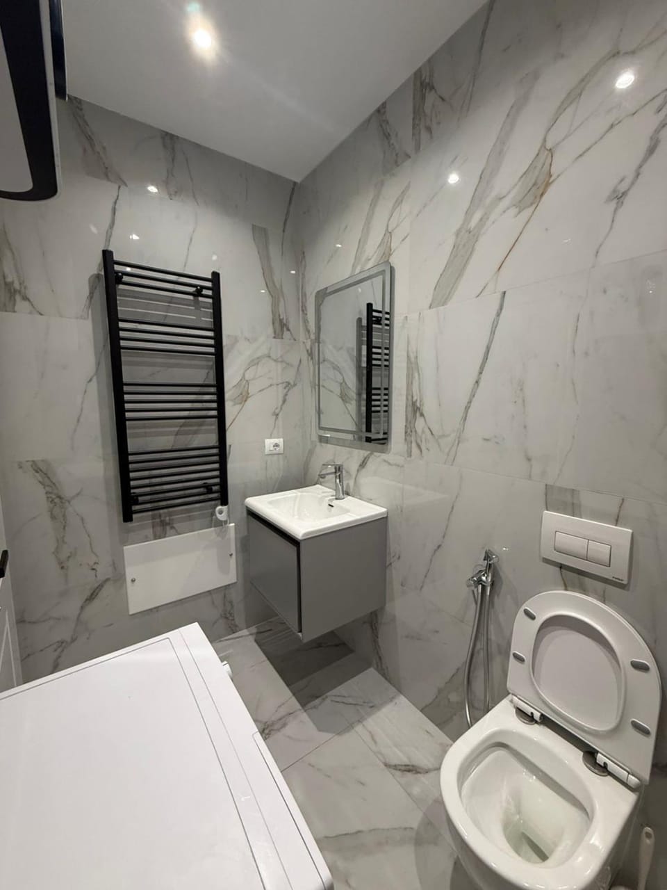 Shower, Toilet, Bathroom, towels