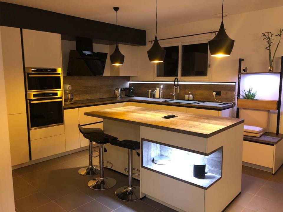 Kitchen or kitchenette, dishwasher, oven, stove