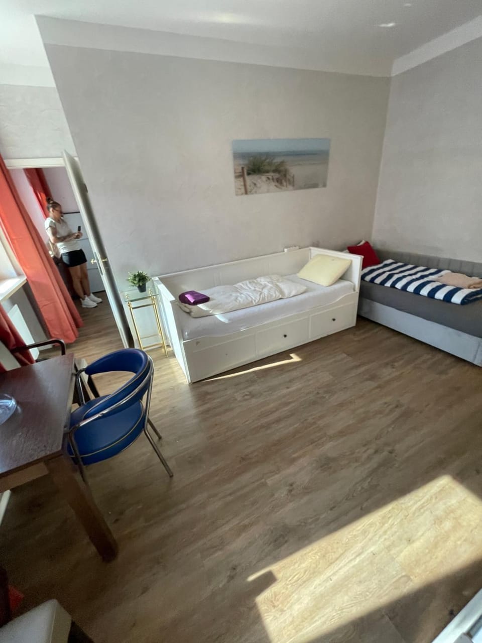 Bed, Living room, Photo of the whole room, Seating area