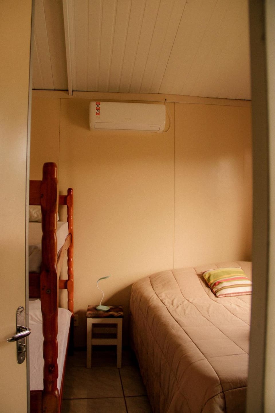 Bed, Photo of the whole room, Bedroom, bunk bed, air conditioner