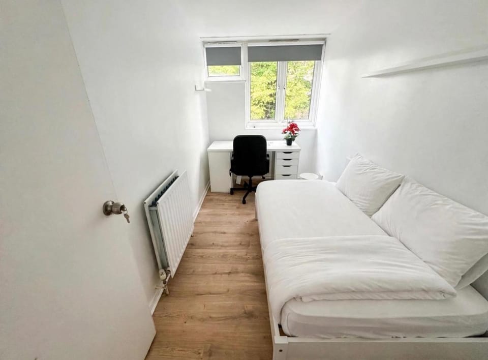 Foresthill 3-Bed Home Sleeps 5 with Parking House in London Borough of Southwark