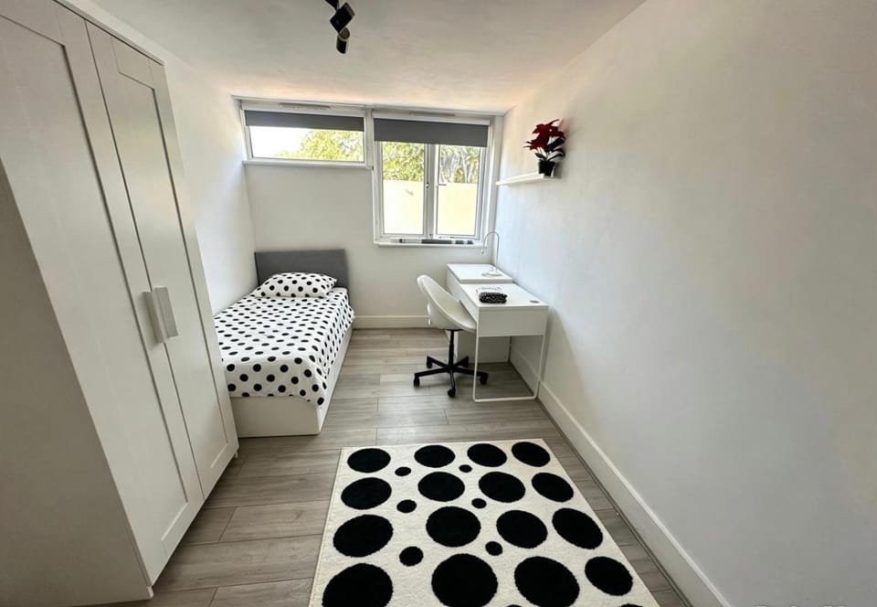 Foresthill 3-Bed Home Sleeps 5 with Parking House in London Borough of Southwark