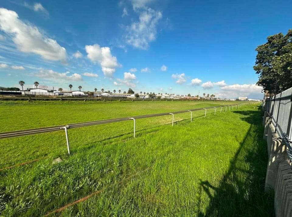 Tuscan water villa con veduta House in Cape Town