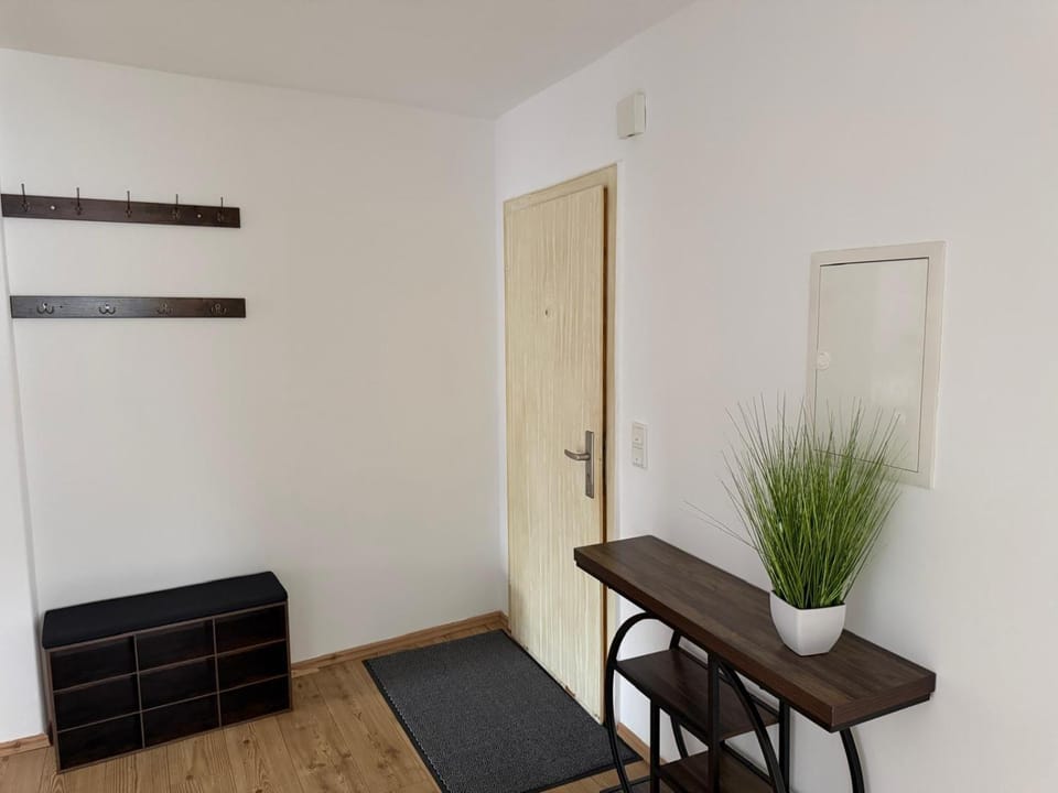 Goldstar Apartment Hannover Laatzen Nähe Messe 4 Zimmer Wohnung Apartment in Lower Saxony, Germany
