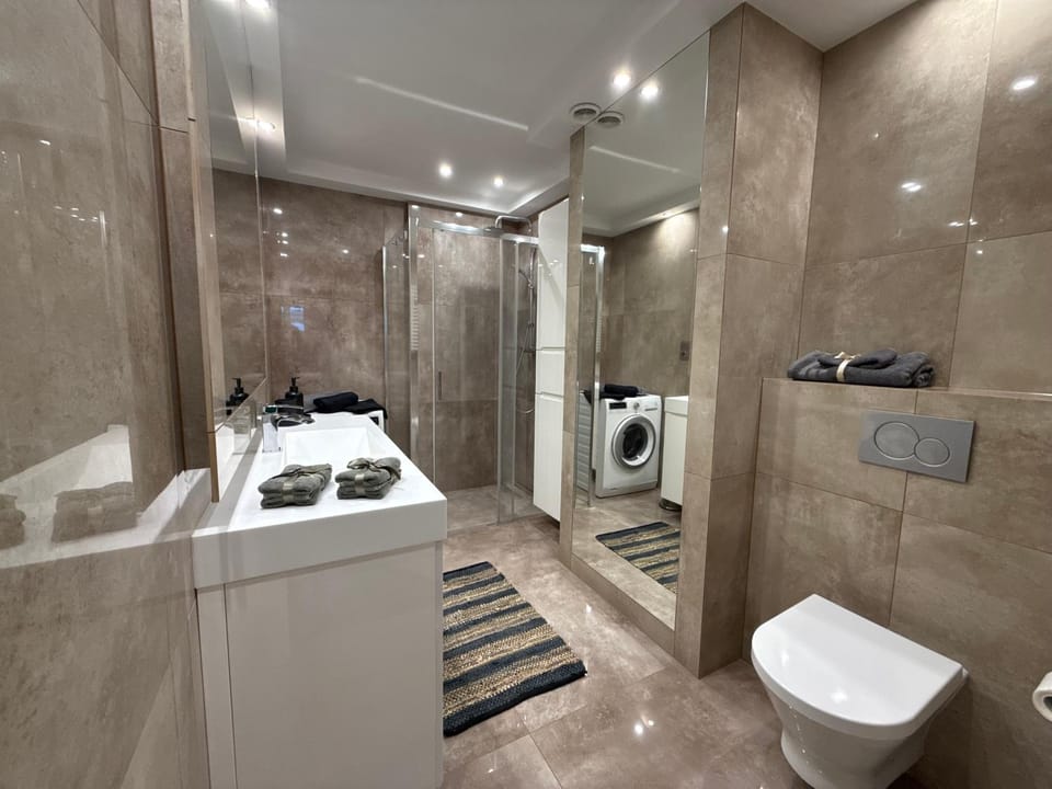 Toilet, Bathroom, washing machine, dryer