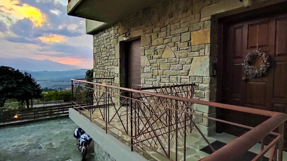 Η Πέτρινη Φωλιά Apartment in Greece