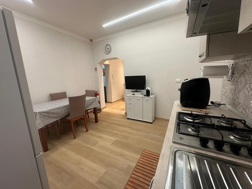 Kitchen or kitchenette, Dining area, dishwasher, oven, stove