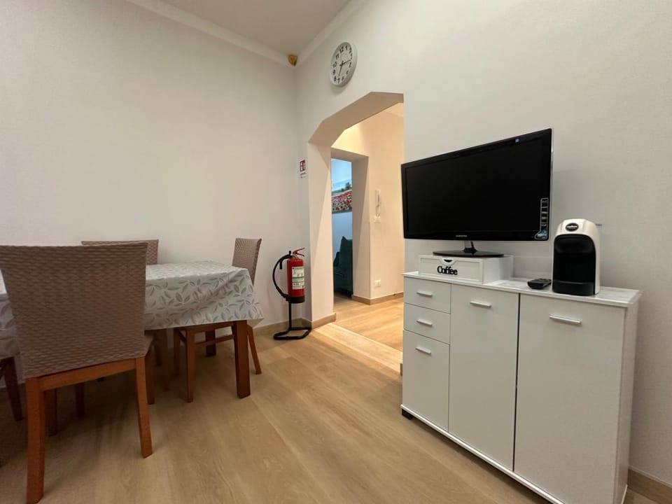 TV and multimedia, Kitchen or kitchenette, Dining area, minibar