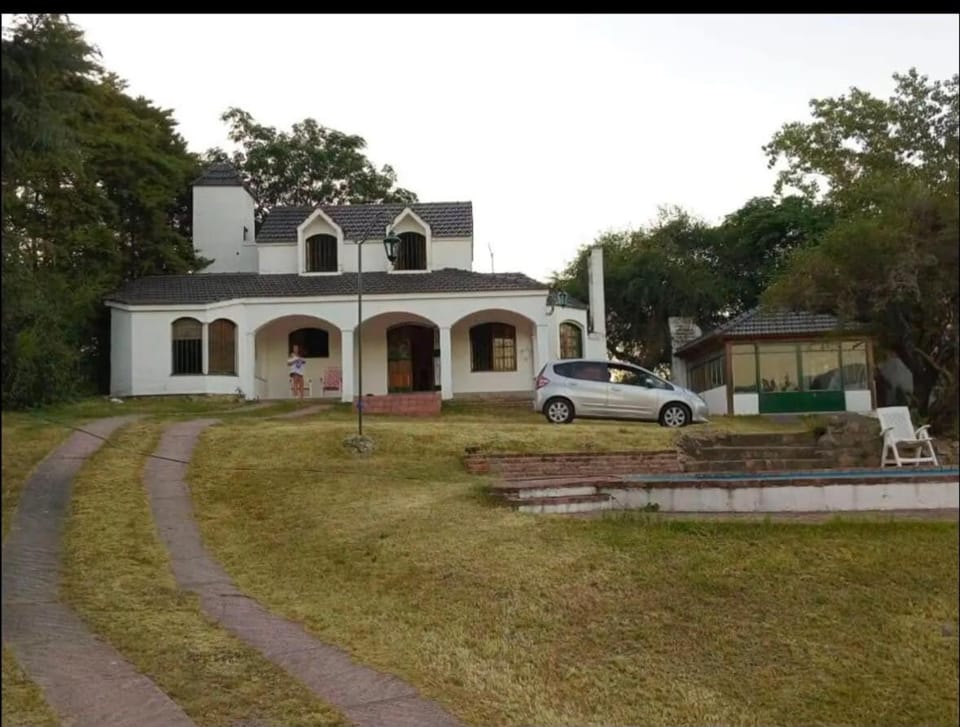 Property building, Day, Natural landscape, Garden, Garden view, Landmark view, Parking