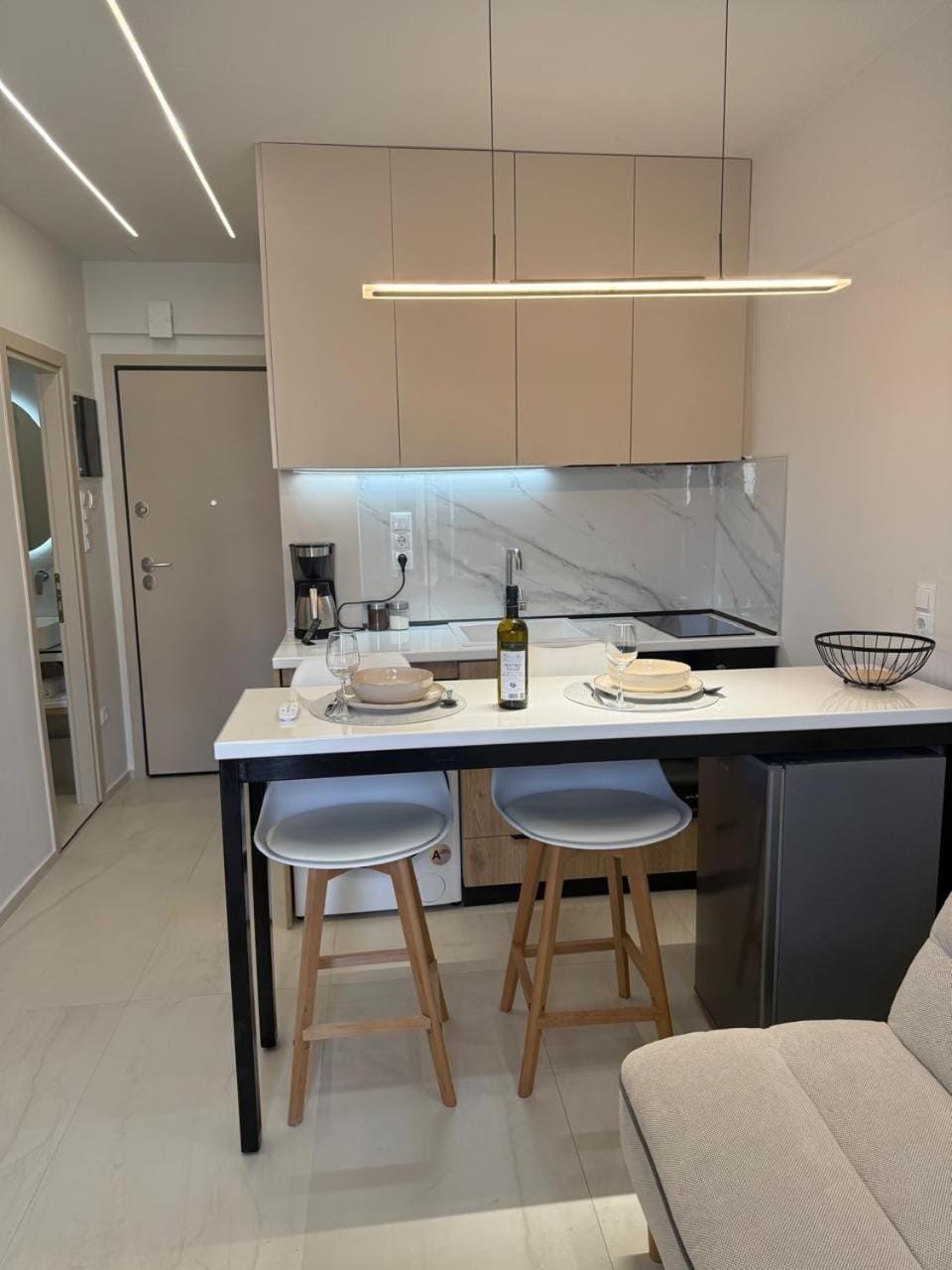 Kitchen or kitchenette, Dining area, stove