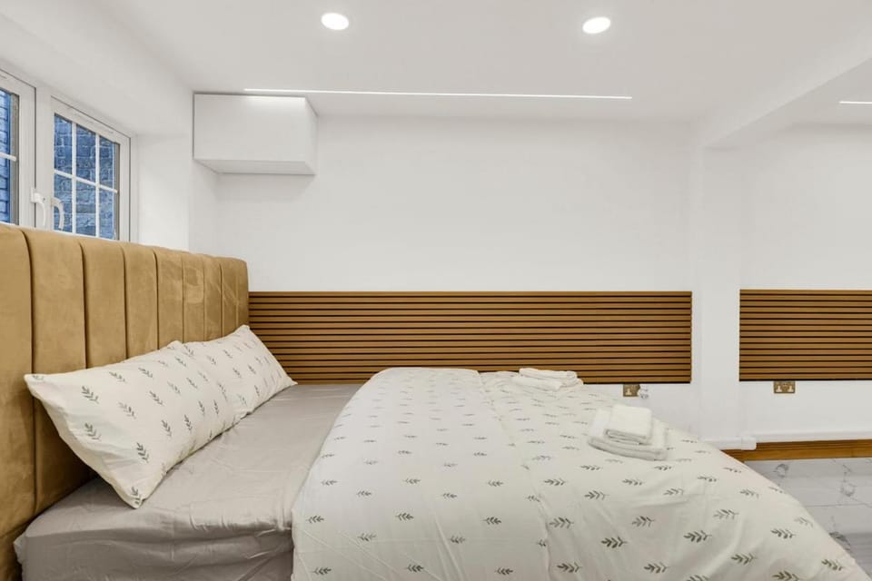 Luxury 1BR Apartment for 4 Fully Air Conditioned Apartment in London