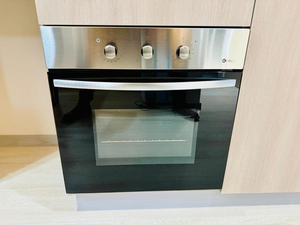 Kitchen or kitchenette, oven