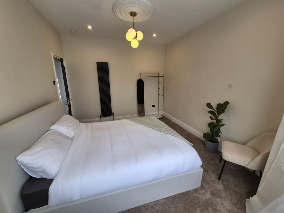 Valentines Break - 2 bed Spacious Apartment onsite parking Apartment in Ilford