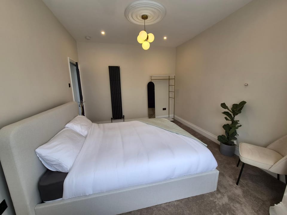 Valentines Break - 2 bed Spacious Apartment onsite parking Apartment in Ilford