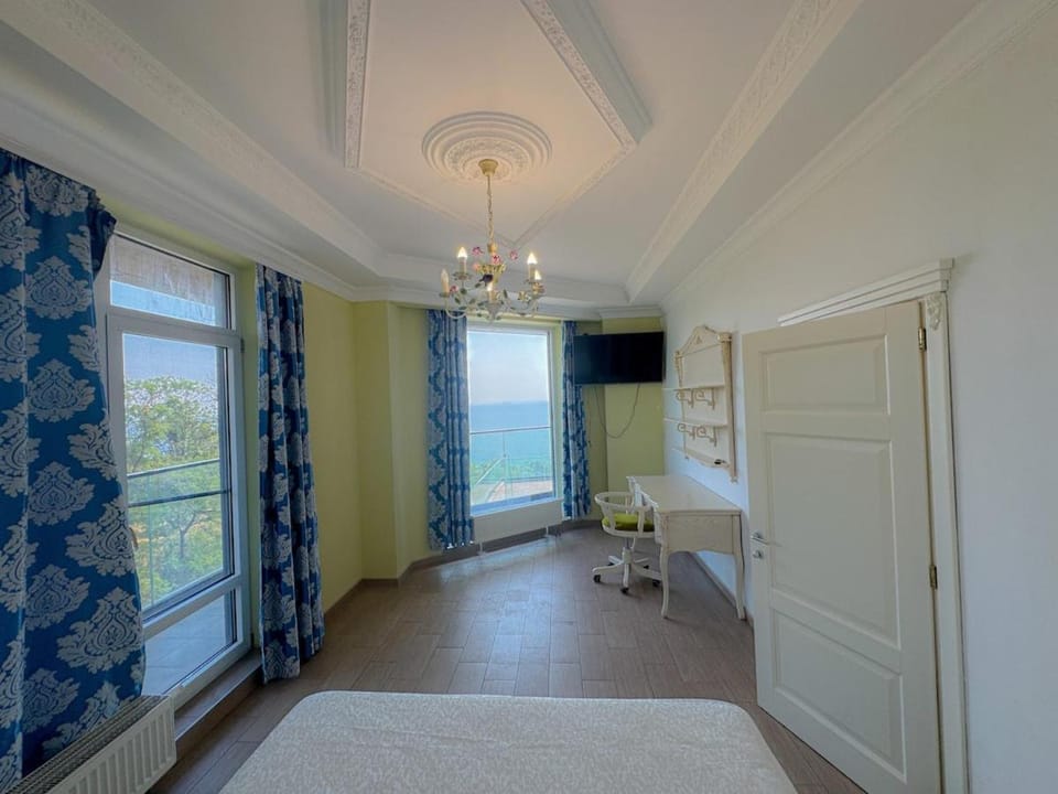 Panoramic Sea View Pool 5min to Beach Odesa Apartment in Odessa