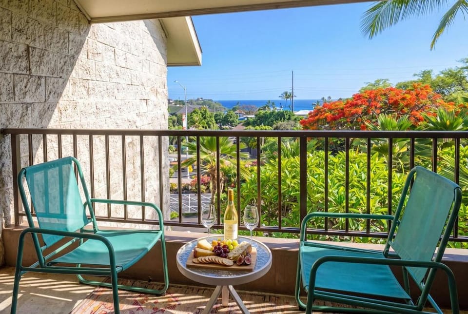 Kona 1BR Beach Escape, Walk to Shore Apartment in Holualoa
