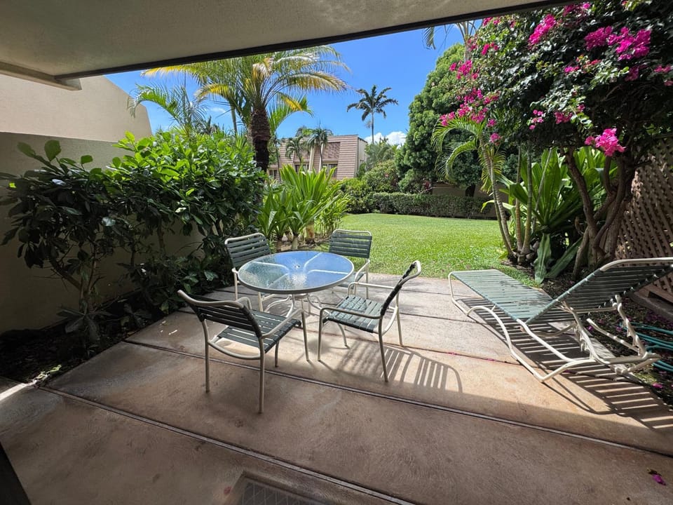 Spacious Ground-Floor 2BR with AC & Garden Views, Walk to Beach- Maui Kamaole F107 House in Wailea