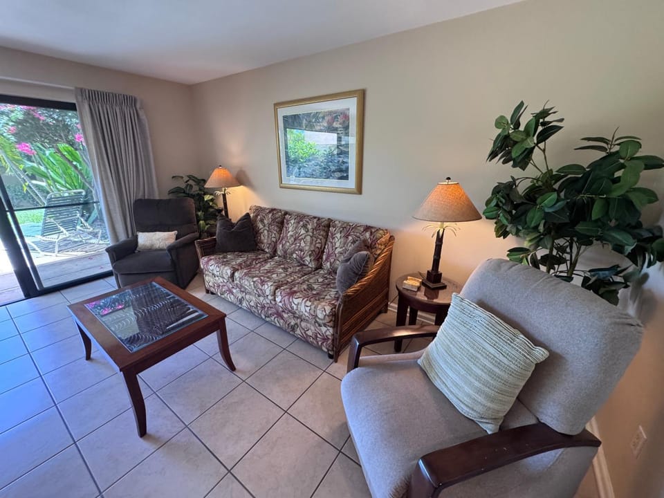 Spacious Ground-Floor 2BR with AC & Garden Views, Walk to Beach- Maui Kamaole F107 House in Wailea