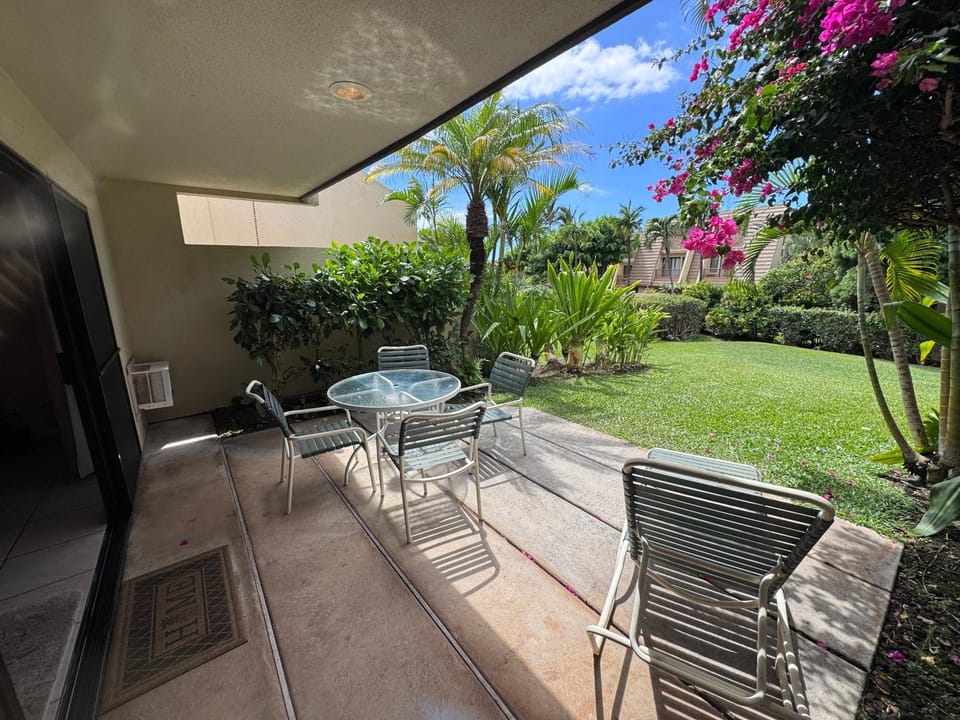 Spacious Ground-Floor 2BR with AC & Garden Views, Walk to Beach- Maui Kamaole F107 House in Wailea