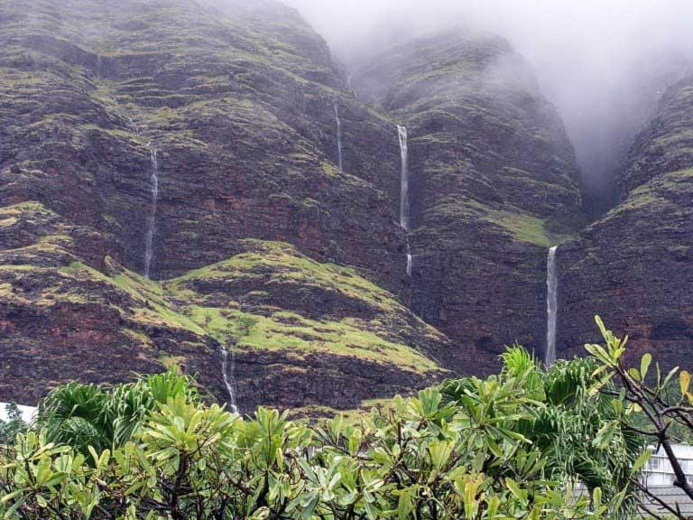 Heavenly Hawaii 4 Bed Ocean View House in Makaha Valley
