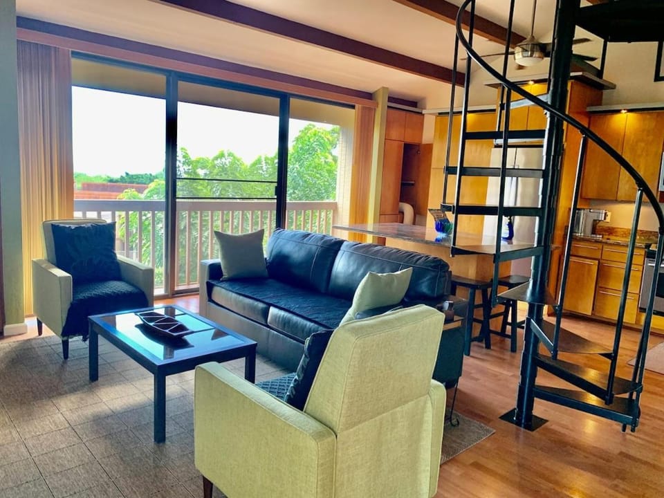 Heavenly Hawaii 4 Bed Ocean View House in Makaha Valley