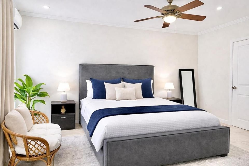 Paradise Sunsets - Entire Apt Montego Bay Gated & Parking Apartment in Montego Bay