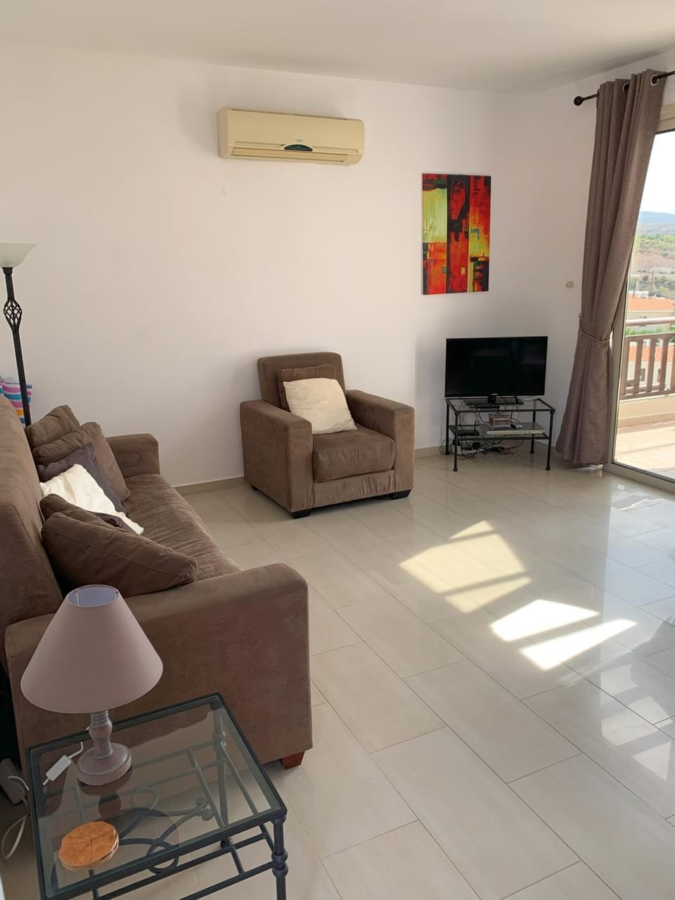TV and multimedia, Living room, Seating area, air conditioner